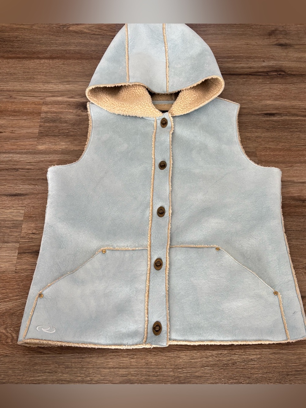 Roper faux suede and Sherpa women’s medium M vest. Brass lock buttons.